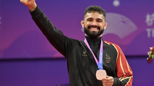 Ali Monfaridi wins the silver medal in the jiu-jitsu competition
