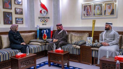استقبل سمو الشيخ عيسى بن علي آل خليفة نائب رئيس اللجنة الأولمبية البحرينية سعادة الدكتورة عائشة هلال صويان كويتاك سفيرة جمهورية تركيا لدى مملكة البحرين 
