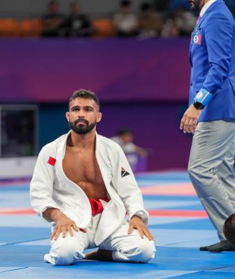 Ali Monfaridi wins the silver medal in the jiu-jitsu competition