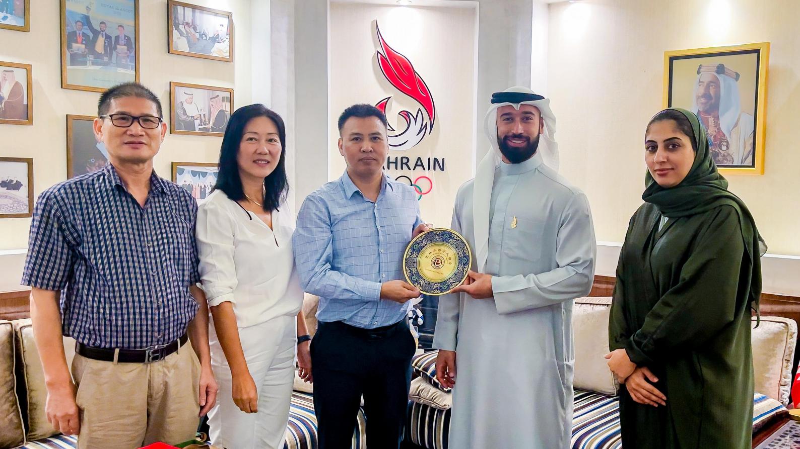 Al-Kooheji receives representatives of the Chinese Federation in the Kingdom of Bahrain