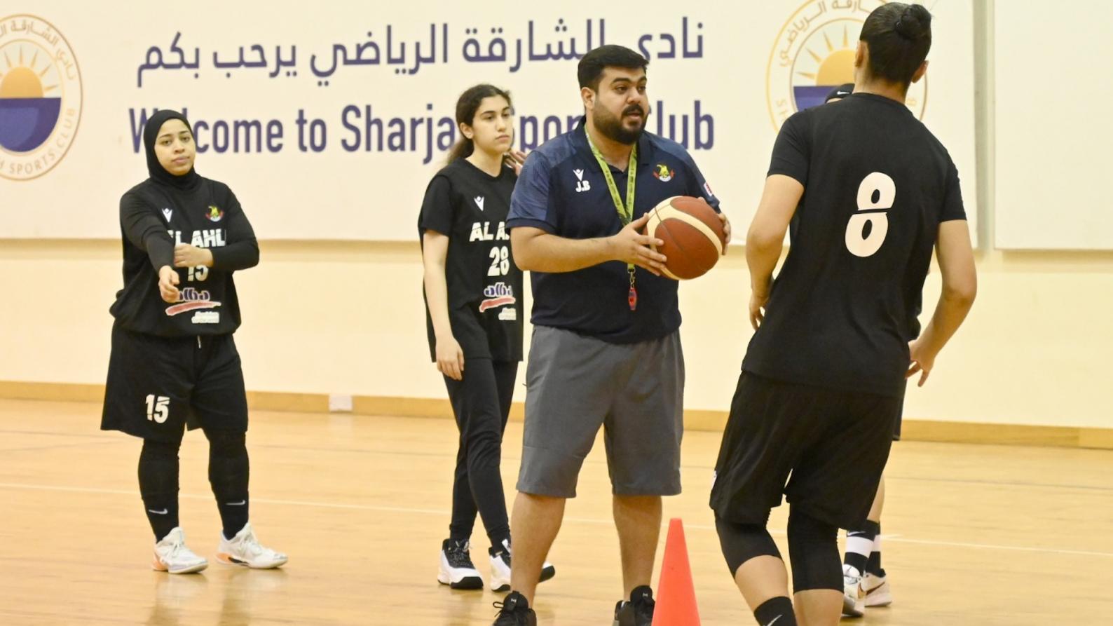 سلة النادي الأهلي تبدأ مشوارها العربي 