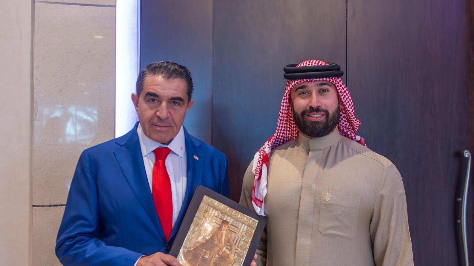 الكوهجي خلال لقاءه مبعوث الرئيس الأمريكي